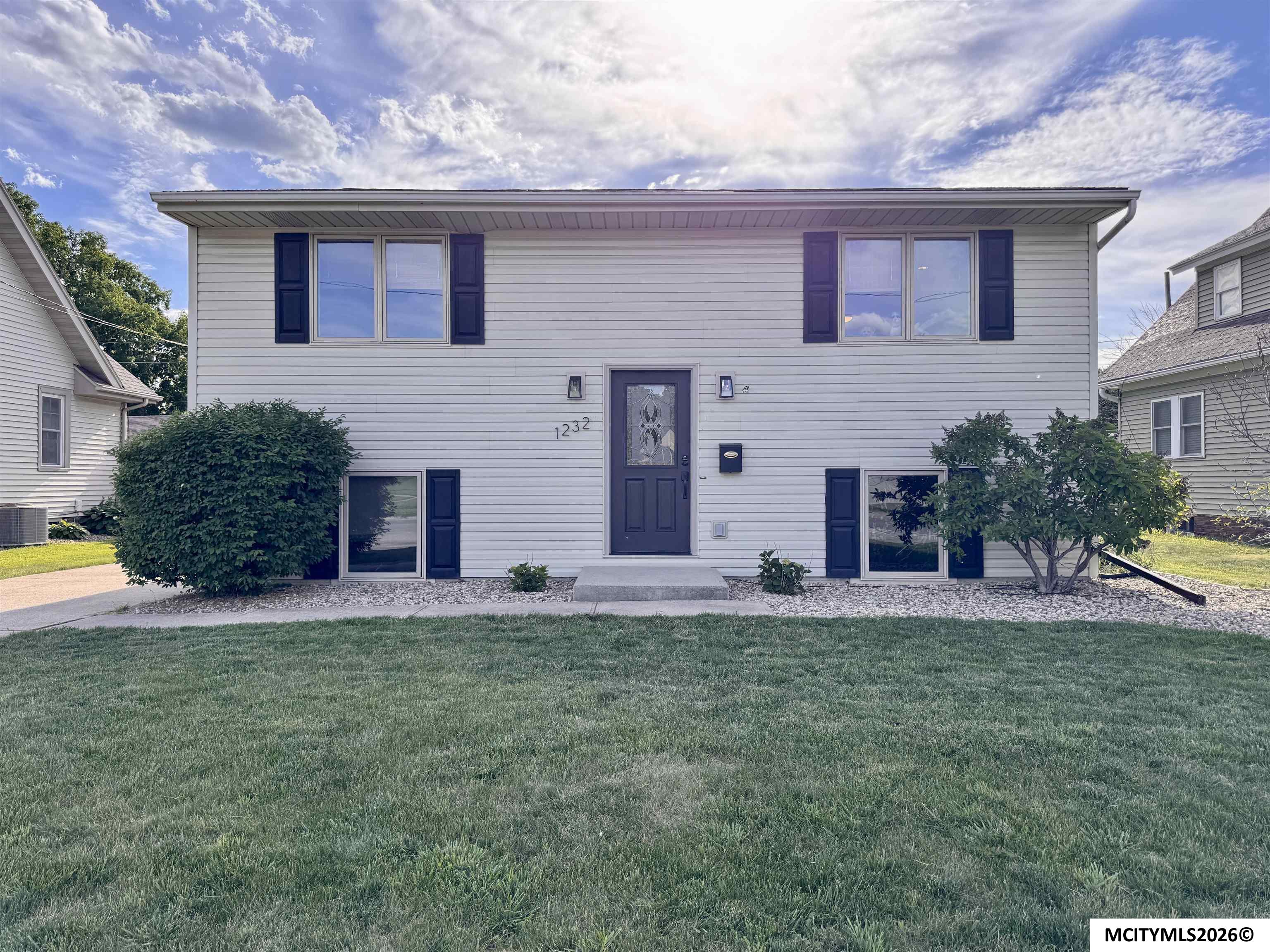 1232 N Rhode Island Mason City IA 50401