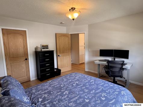 1232 N Rhode Island Mason City IA 50401