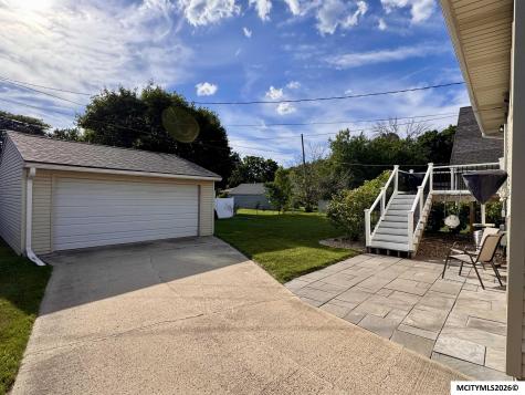 1232 N Rhode Island Mason City IA 50401