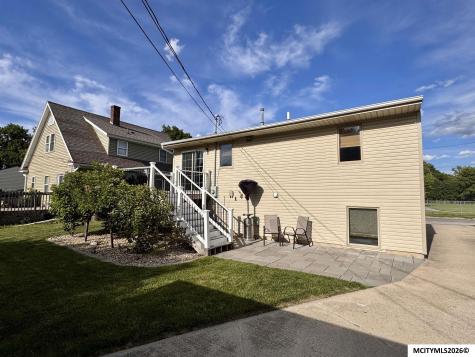 1232 N Rhode Island Mason City IA 50401