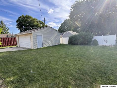 1232 N Rhode Island Mason City IA 50401