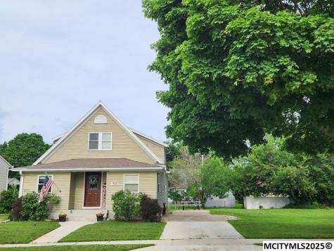 1306 N Rhode Island Mason City IA 50401
