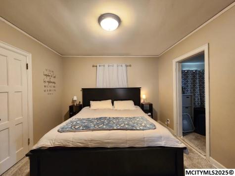 1306 N Rhode Island Mason City IA 50401