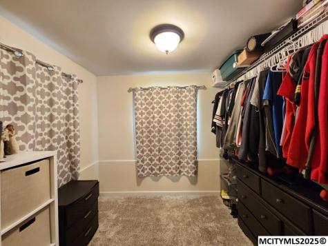 1306 N Rhode Island Mason City IA 50401