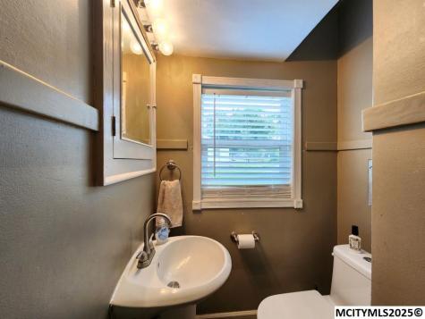 1306 N Rhode Island Mason City IA 50401