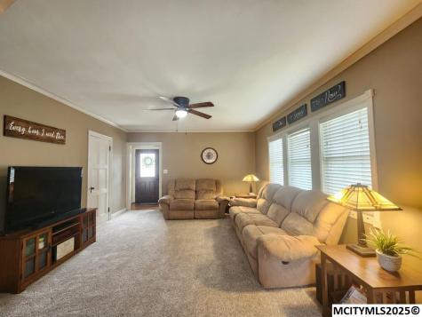 1306 N Rhode Island Mason City IA 50401