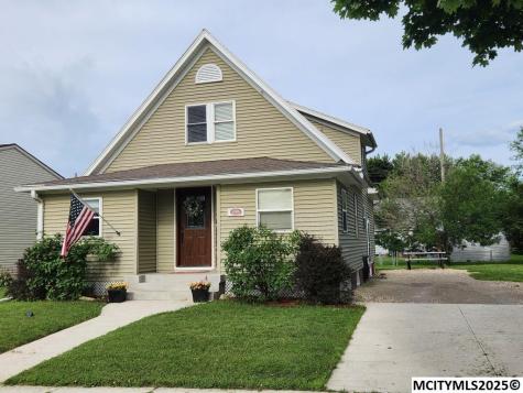 1306 N Rhode Island Mason City IA 50401
