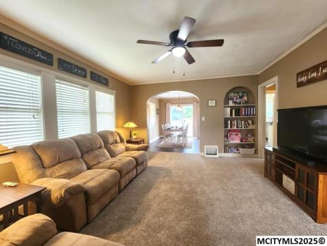 1306 N Rhode Island Mason City IA 50401