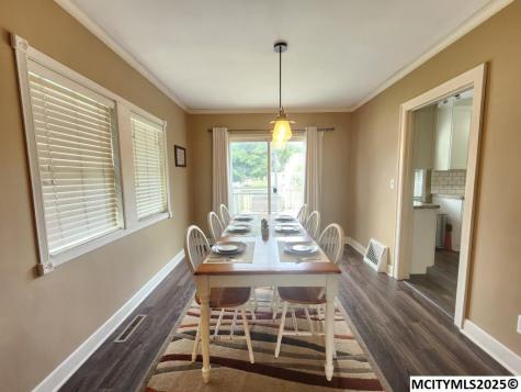 1306 N Rhode Island Mason City IA 50401