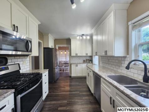 1306 N Rhode Island Mason City IA 50401