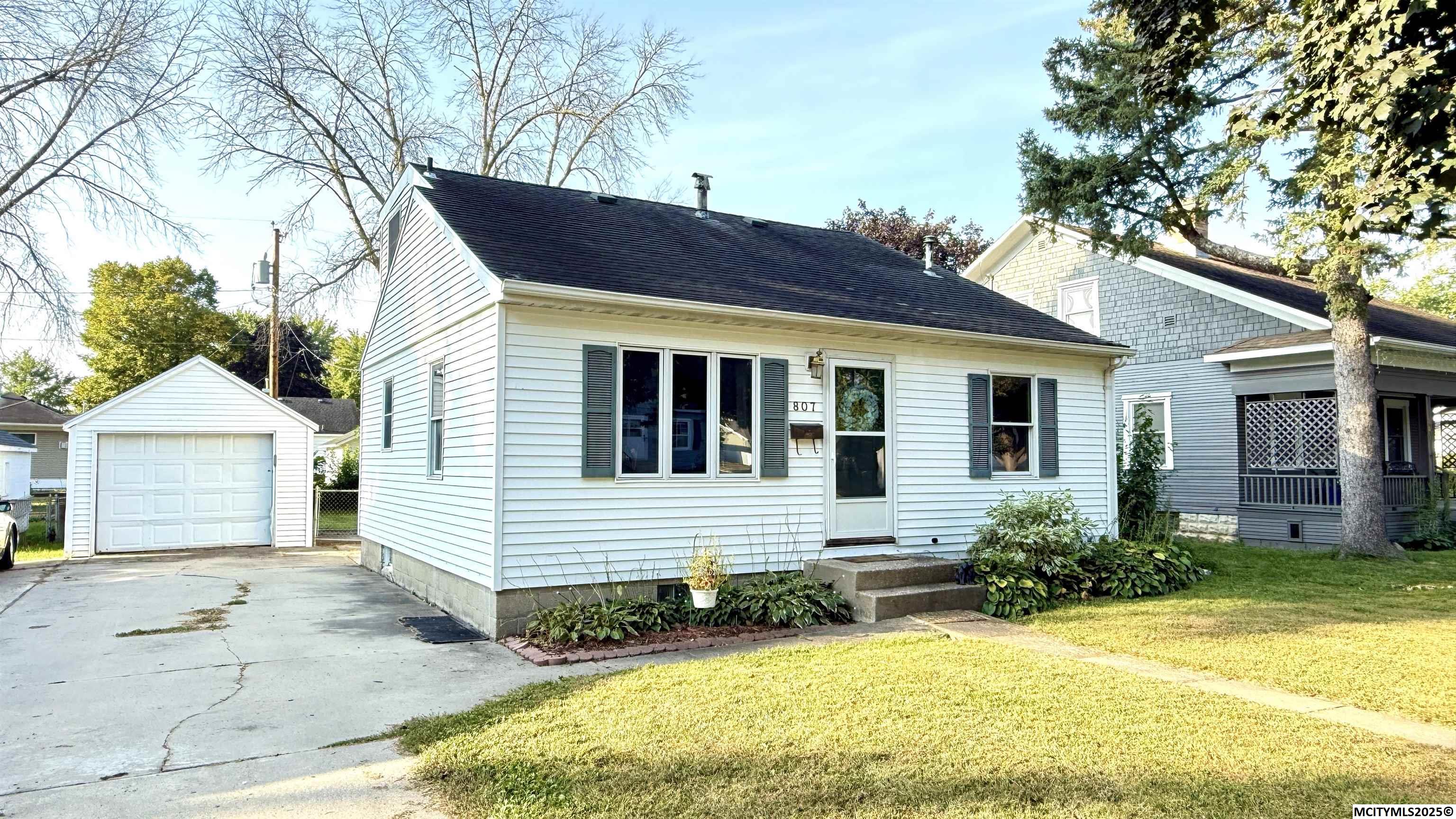 807 10th NE Mason City IA 50401