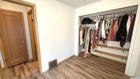 807 10th NE Mason City IA 50401