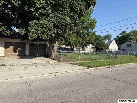 1534 N Rhode Island Mason City IA 50401
