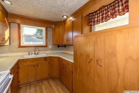 221 9th NW Mason City IA 50401