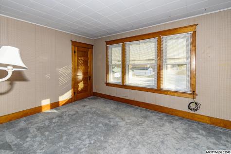 221 9th NW Mason City IA 50401