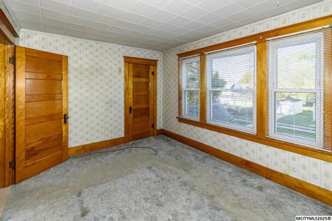 221 9th NW Mason City IA 50401