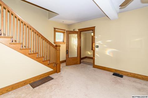 221 9th NW Mason City IA 50401