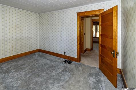 221 9th NW Mason City IA 50401