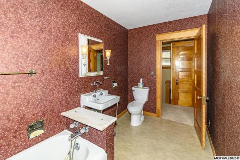 221 9th NW Mason City IA 50401