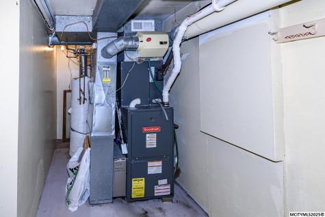 221 9th NW Mason City IA 50401