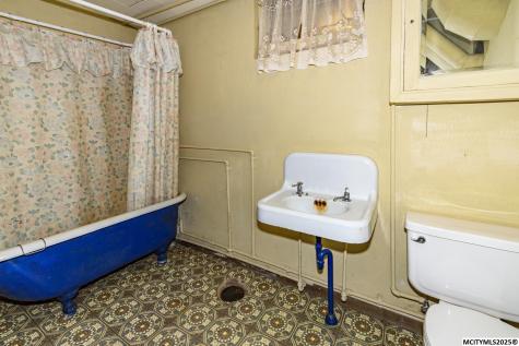 221 9th NW Mason City IA 50401