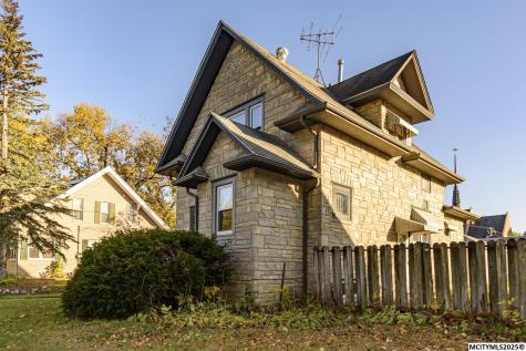 221 9th NW Mason City IA 50401