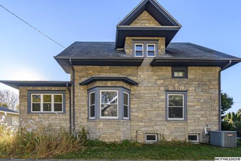 221 9th NW Mason City IA 50401