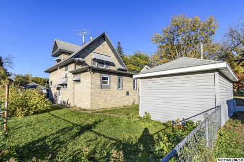 221 9th NW Mason City IA 50401