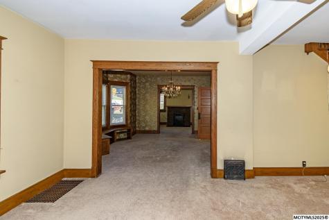 221 9th NW Mason City IA 50401