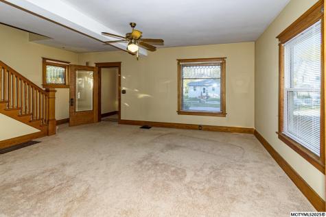221 9th NW Mason City IA 50401