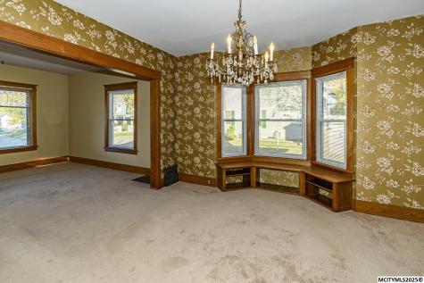 221 9th NW Mason City IA 50401