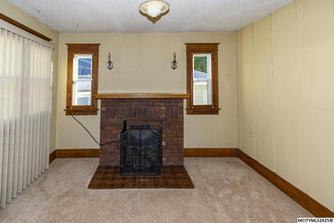 221 9th NW Mason City IA 50401