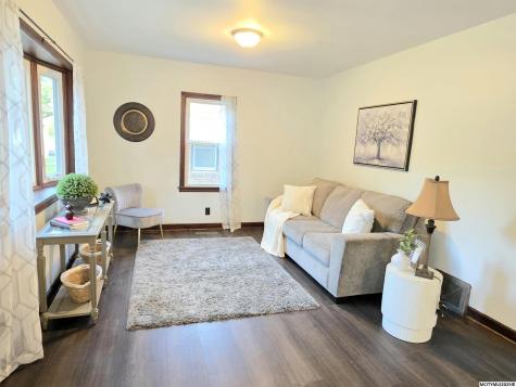 635 10th NE Mason City IA 50401