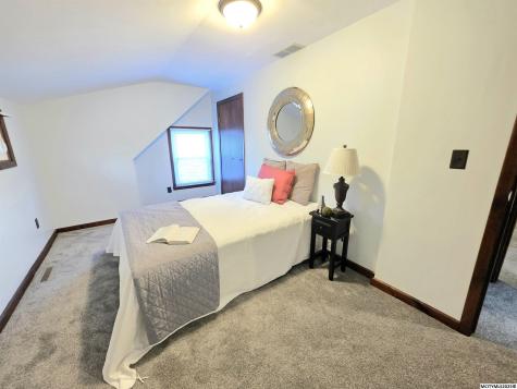 635 10th NE Mason City IA 50401