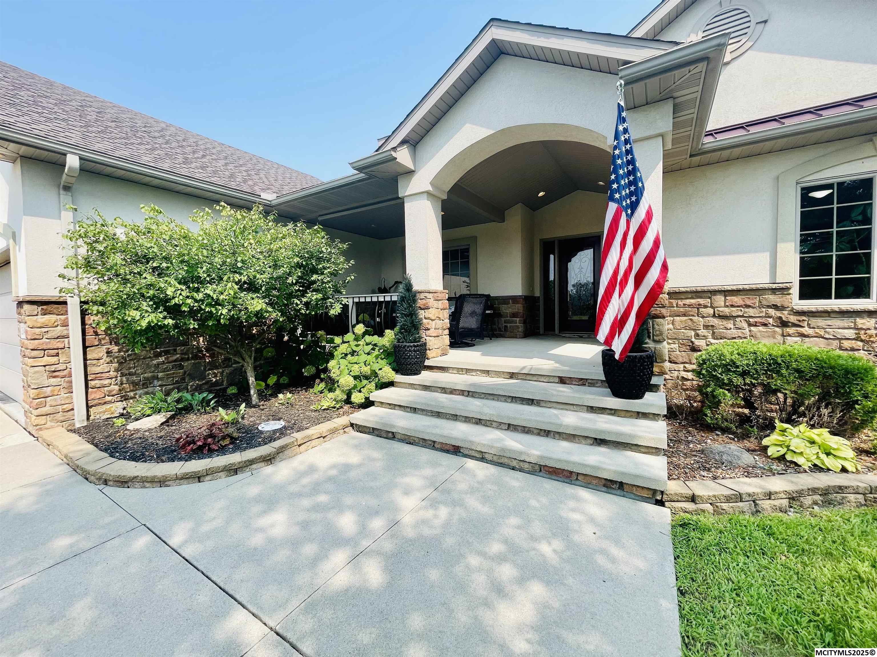 2348 Calloway Court Mason City IA 50401