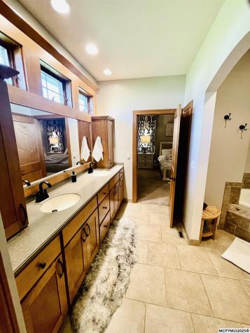 2348 Calloway Court Mason City IA 50401