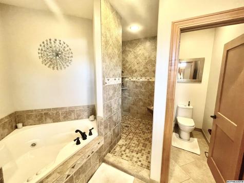 2348 Calloway Court Mason City IA 50401