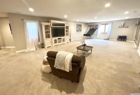 2348 Calloway Court Mason City IA 50401