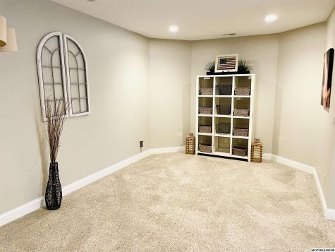 2348 Calloway Court Mason City IA 50401