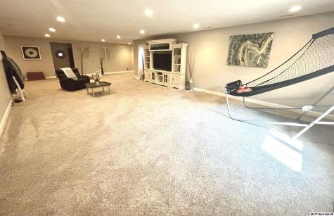 2348 Calloway Court Mason City IA 50401