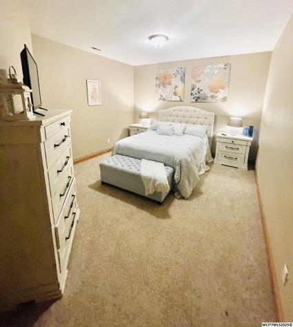 2348 Calloway Court Mason City IA 50401