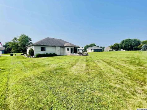 2348 Calloway Court Mason City IA 50401