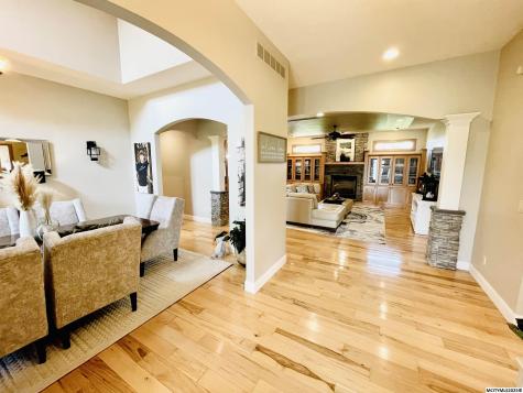 2348 Calloway Court Mason City IA 50401