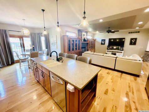 2348 Calloway Court Mason City IA 50401