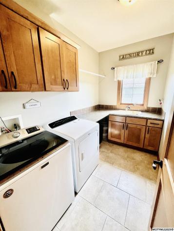 2348 Calloway Court Mason City IA 50401