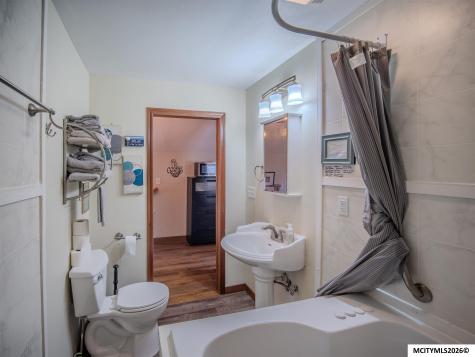 117 4th Avenue N Clear Lake IA 50428