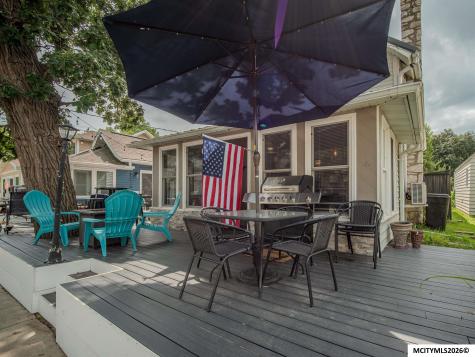 117 4th Avenue N Clear Lake IA 50428