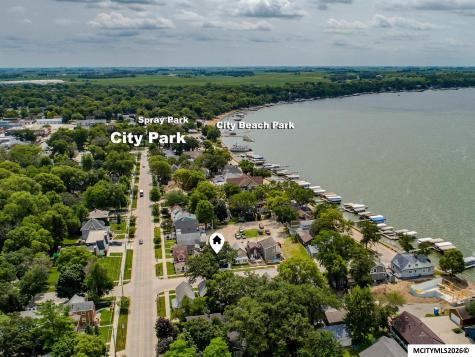 117 4th Avenue N Clear Lake IA 50428