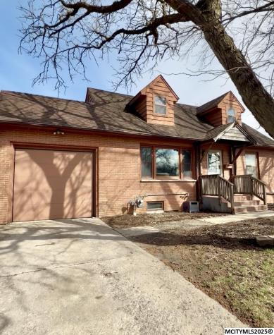 915 S Louisiana Mason City IA 50401