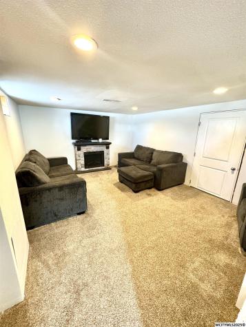 915 S Louisiana Mason City IA 50401